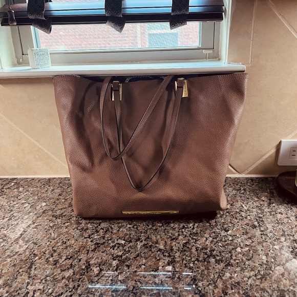 Steve Madden store - Picture 1 of 5